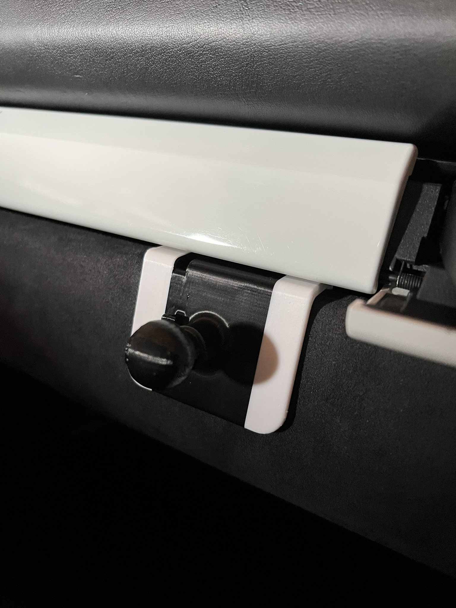Porsche MagSafe Wireless Phone Charger Mount - Image 5