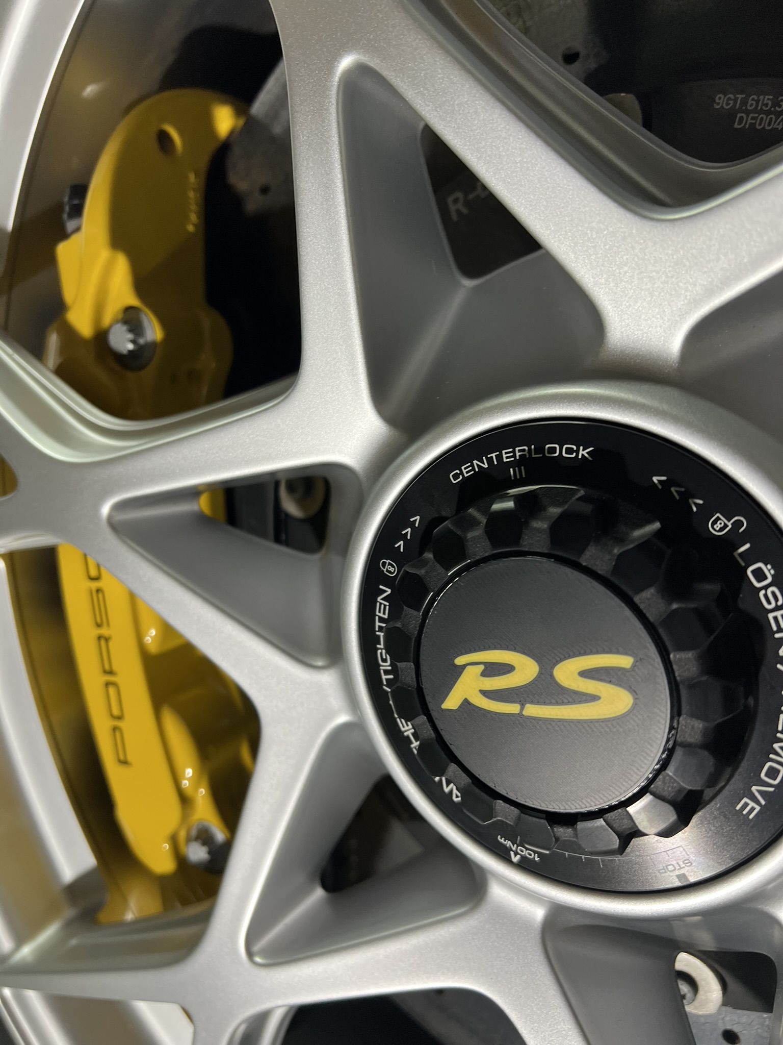 Smooth Finish Centre Lock Centre Caps - Image 5