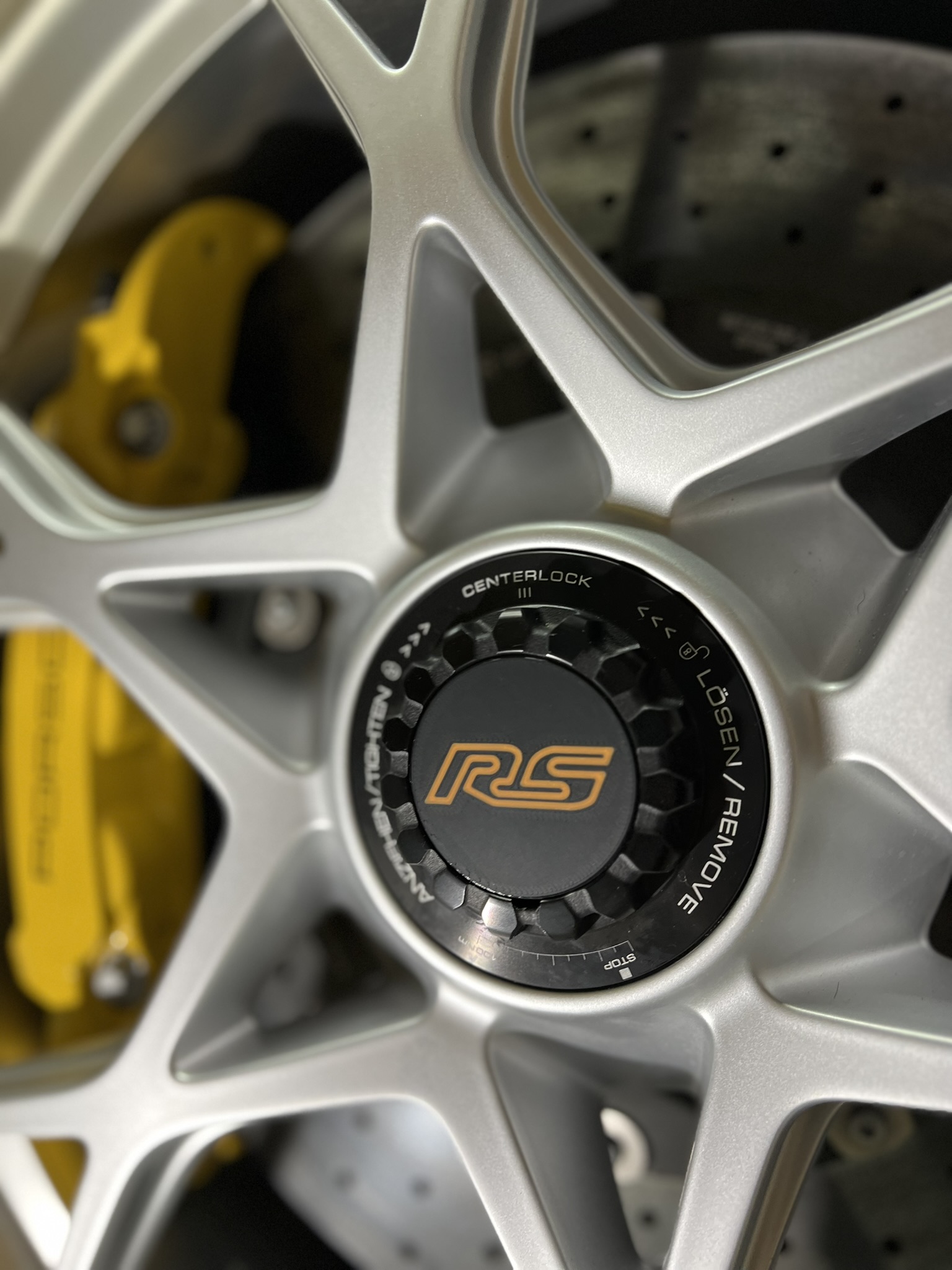 Smooth Finish Centre Lock Centre Caps - Image 15