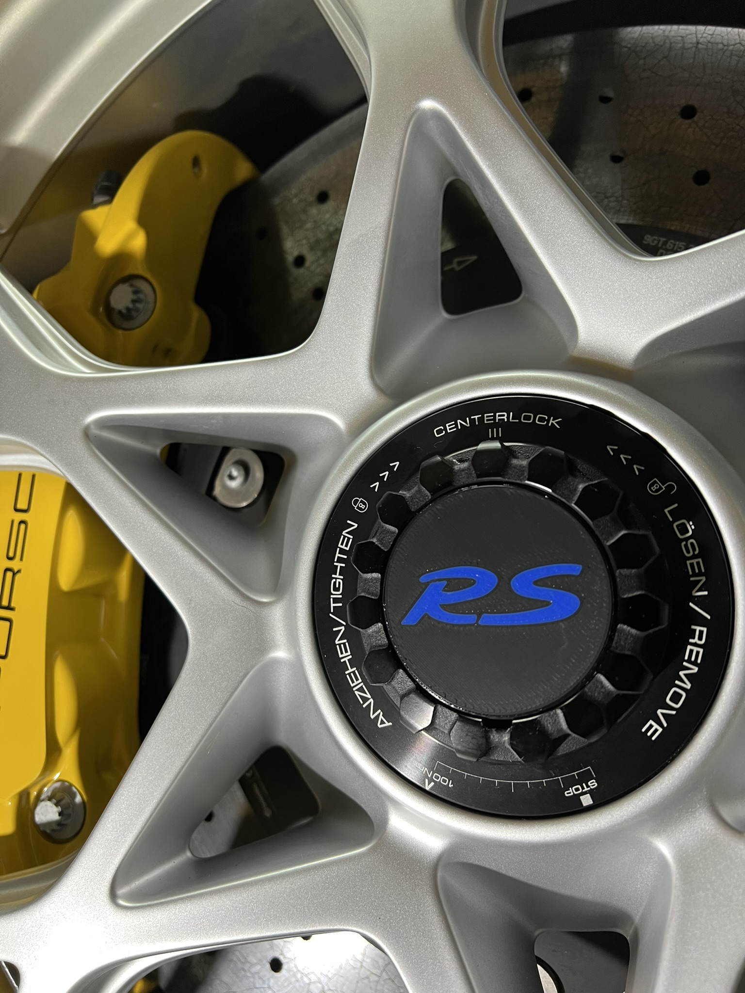 Smooth Finish Centre Lock Centre Caps - Image 4