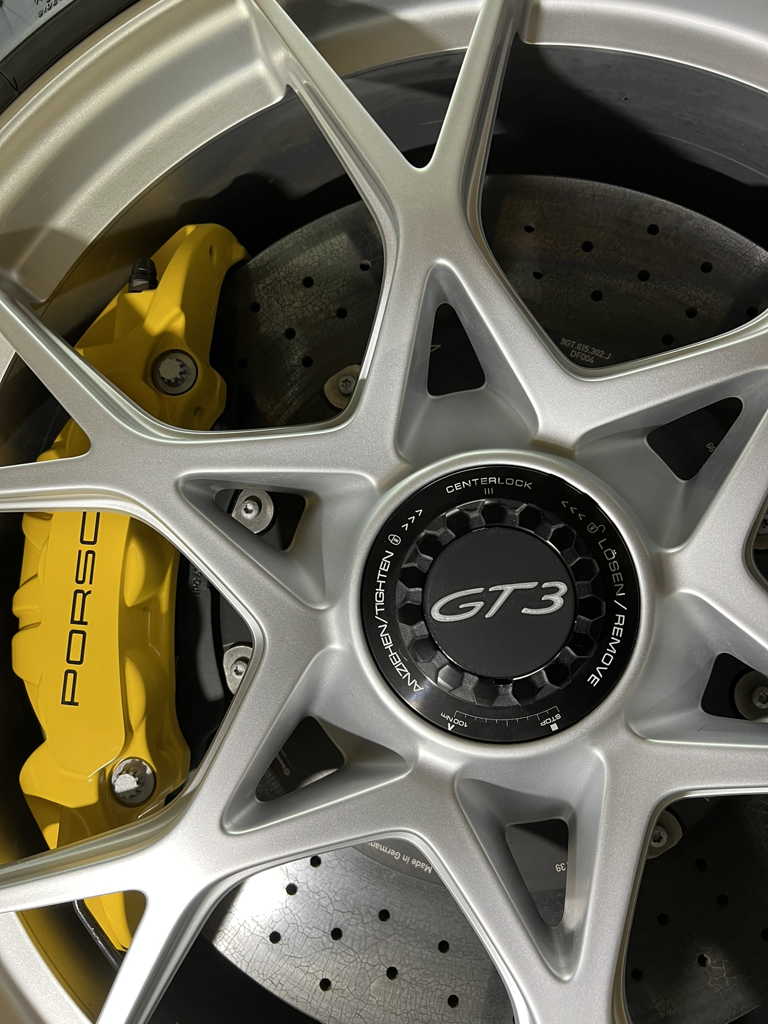 Smooth Finish Centre Lock Centre Caps - Image 13