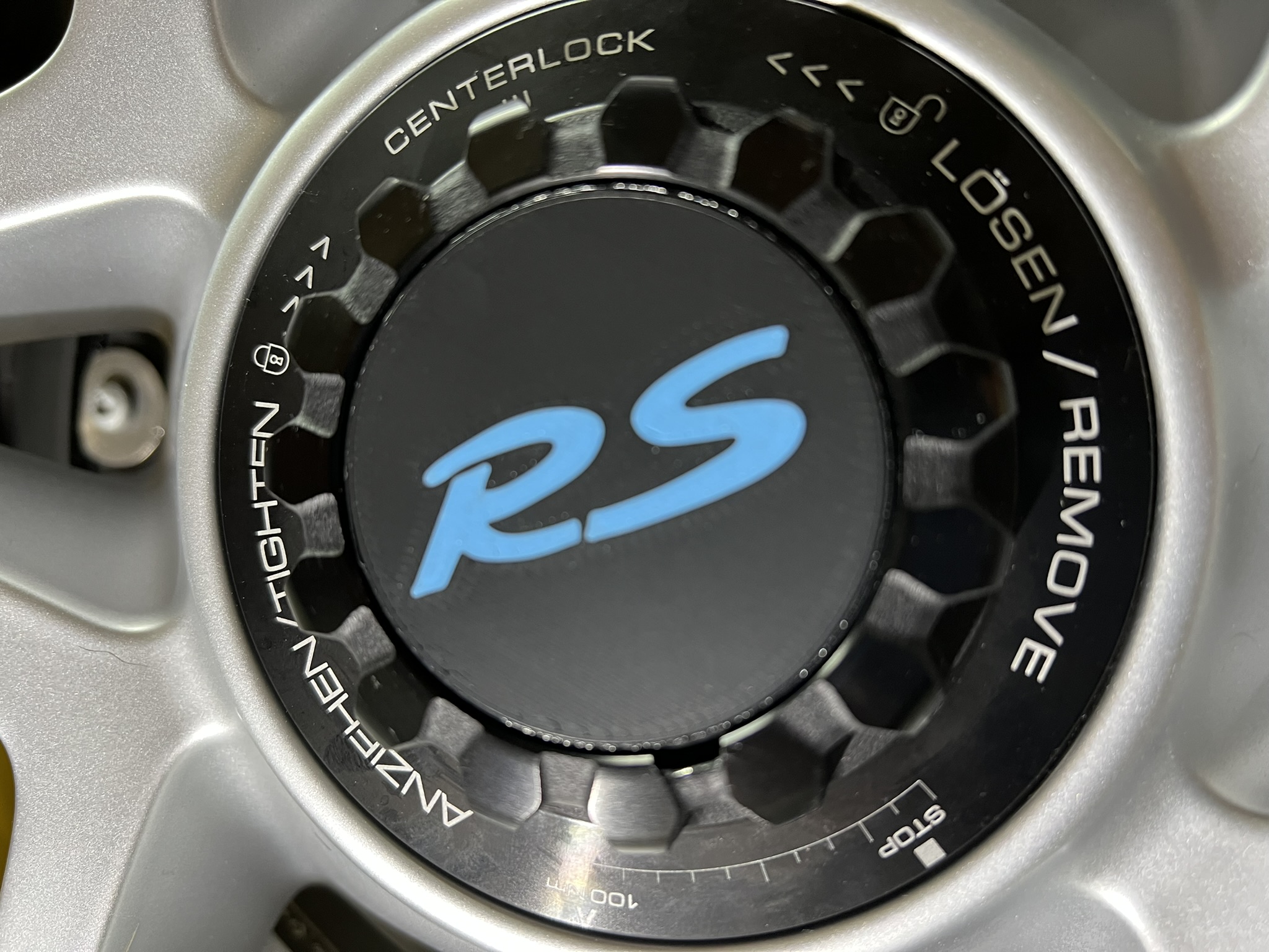 Smooth Finish Centre Lock Centre Caps - Image 17