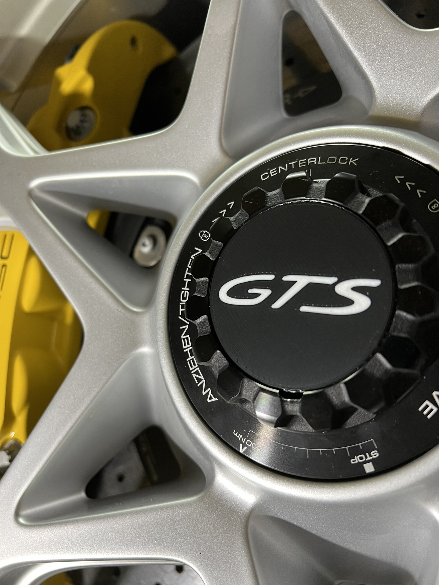 Smooth Finish Centre Lock Centre Caps - Image 20